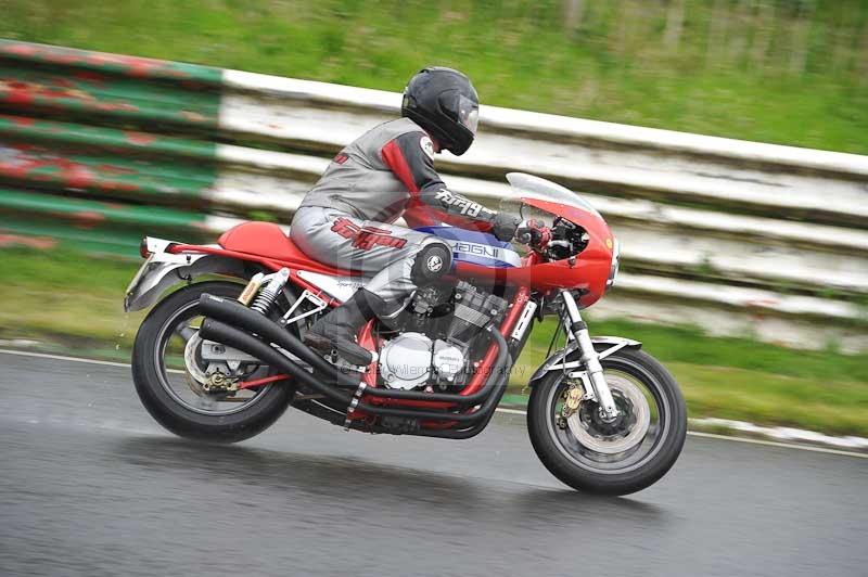 Mallory park Leicestershire;Mallory park photographs;Motorcycle action photographs;classic bikes;event digital images;eventdigitalimages;mallory park;no limits trackday;peter wileman photography;vintage bikes;vintage motorcycles;vmcc festival 1000 bikes