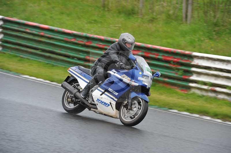 Mallory park Leicestershire;Mallory park photographs;Motorcycle action photographs;classic bikes;event digital images;eventdigitalimages;mallory park;no limits trackday;peter wileman photography;vintage bikes;vintage motorcycles;vmcc festival 1000 bikes