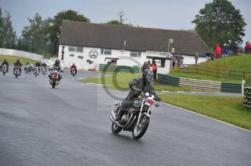 Mallory park Leicestershire;Mallory park photographs;Motorcycle action photographs;classic bikes;event digital images;eventdigitalimages;mallory park;no limits trackday;peter wileman photography;vintage bikes;vintage motorcycles;vmcc festival 1000 bikes