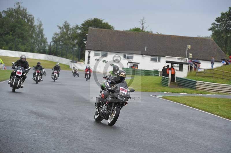 Mallory park Leicestershire;Mallory park photographs;Motorcycle action photographs;classic bikes;event digital images;eventdigitalimages;mallory park;no limits trackday;peter wileman photography;vintage bikes;vintage motorcycles;vmcc festival 1000 bikes