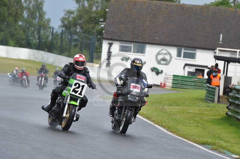Mallory park Leicestershire;Mallory park photographs;Motorcycle action photographs;classic bikes;event digital images;eventdigitalimages;mallory park;no limits trackday;peter wileman photography;vintage bikes;vintage motorcycles;vmcc festival 1000 bikes