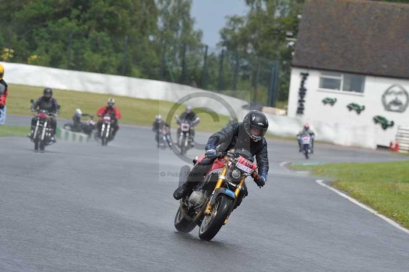 Mallory park Leicestershire;Mallory park photographs;Motorcycle action photographs;classic bikes;event digital images;eventdigitalimages;mallory park;no limits trackday;peter wileman photography;vintage bikes;vintage motorcycles;vmcc festival 1000 bikes