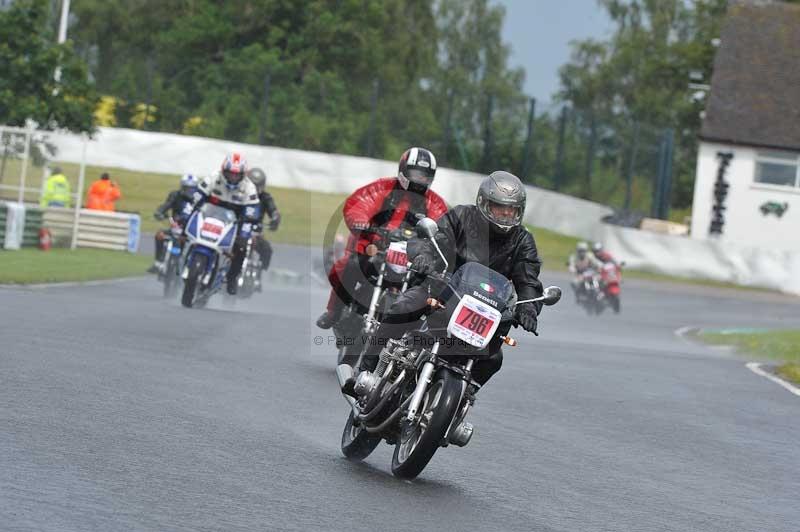 Mallory park Leicestershire;Mallory park photographs;Motorcycle action photographs;classic bikes;event digital images;eventdigitalimages;mallory park;no limits trackday;peter wileman photography;vintage bikes;vintage motorcycles;vmcc festival 1000 bikes