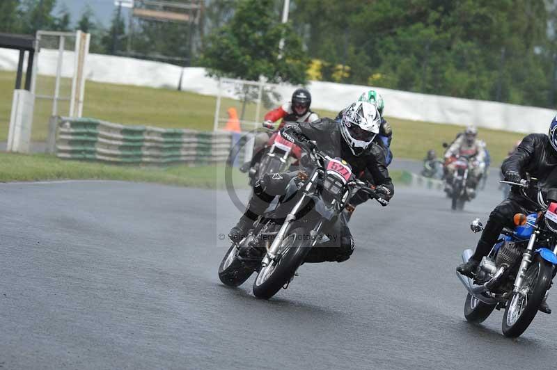 Mallory park Leicestershire;Mallory park photographs;Motorcycle action photographs;classic bikes;event digital images;eventdigitalimages;mallory park;no limits trackday;peter wileman photography;vintage bikes;vintage motorcycles;vmcc festival 1000 bikes