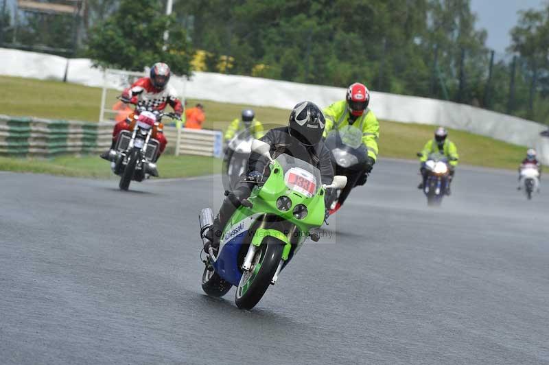 Mallory park Leicestershire;Mallory park photographs;Motorcycle action photographs;classic bikes;event digital images;eventdigitalimages;mallory park;no limits trackday;peter wileman photography;vintage bikes;vintage motorcycles;vmcc festival 1000 bikes