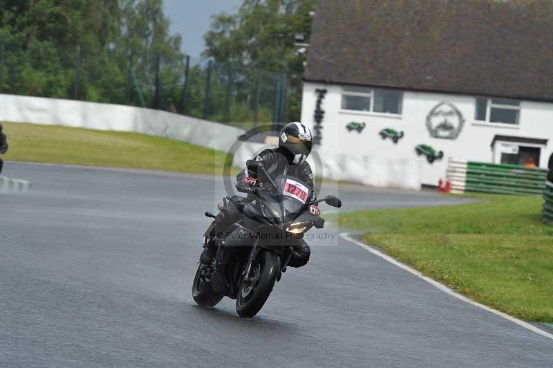 Mallory park Leicestershire;Mallory park photographs;Motorcycle action photographs;classic bikes;event digital images;eventdigitalimages;mallory park;no limits trackday;peter wileman photography;vintage bikes;vintage motorcycles;vmcc festival 1000 bikes