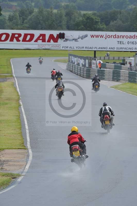 Mallory park Leicestershire;Mallory park photographs;Motorcycle action photographs;classic bikes;event digital images;eventdigitalimages;mallory park;no limits trackday;peter wileman photography;vintage bikes;vintage motorcycles;vmcc festival 1000 bikes
