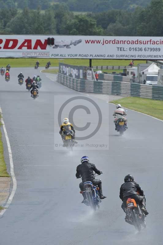 Mallory park Leicestershire;Mallory park photographs;Motorcycle action photographs;classic bikes;event digital images;eventdigitalimages;mallory park;no limits trackday;peter wileman photography;vintage bikes;vintage motorcycles;vmcc festival 1000 bikes