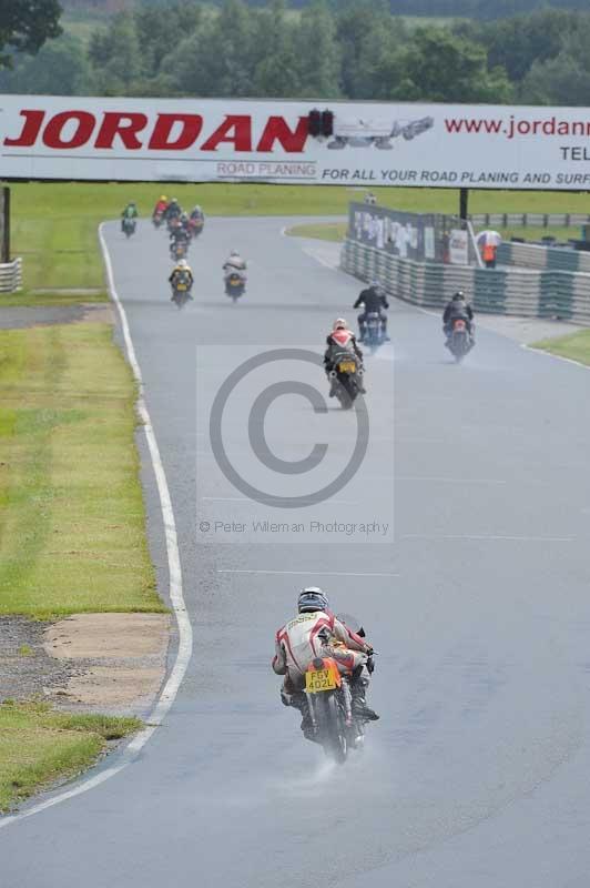 Mallory park Leicestershire;Mallory park photographs;Motorcycle action photographs;classic bikes;event digital images;eventdigitalimages;mallory park;no limits trackday;peter wileman photography;vintage bikes;vintage motorcycles;vmcc festival 1000 bikes