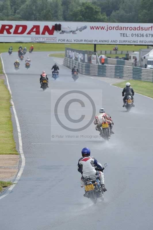 Mallory park Leicestershire;Mallory park photographs;Motorcycle action photographs;classic bikes;event digital images;eventdigitalimages;mallory park;no limits trackday;peter wileman photography;vintage bikes;vintage motorcycles;vmcc festival 1000 bikes