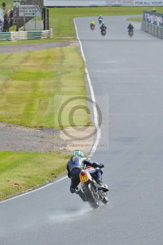 Mallory park Leicestershire;Mallory park photographs;Motorcycle action photographs;classic bikes;event digital images;eventdigitalimages;mallory park;no limits trackday;peter wileman photography;vintage bikes;vintage motorcycles;vmcc festival 1000 bikes