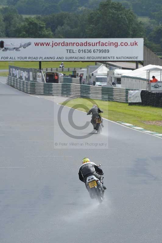 Mallory park Leicestershire;Mallory park photographs;Motorcycle action photographs;classic bikes;event digital images;eventdigitalimages;mallory park;no limits trackday;peter wileman photography;vintage bikes;vintage motorcycles;vmcc festival 1000 bikes