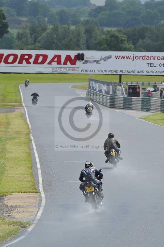 Mallory park Leicestershire;Mallory park photographs;Motorcycle action photographs;classic bikes;event digital images;eventdigitalimages;mallory park;no limits trackday;peter wileman photography;vintage bikes;vintage motorcycles;vmcc festival 1000 bikes