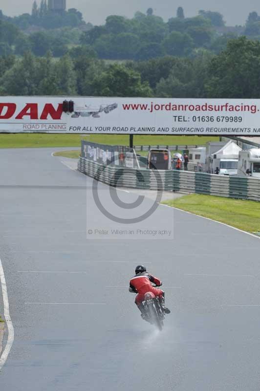 Mallory park Leicestershire;Mallory park photographs;Motorcycle action photographs;classic bikes;event digital images;eventdigitalimages;mallory park;no limits trackday;peter wileman photography;vintage bikes;vintage motorcycles;vmcc festival 1000 bikes