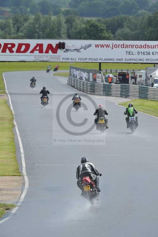 Mallory park Leicestershire;Mallory park photographs;Motorcycle action photographs;classic bikes;event digital images;eventdigitalimages;mallory park;no limits trackday;peter wileman photography;vintage bikes;vintage motorcycles;vmcc festival 1000 bikes