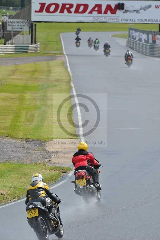 Mallory park Leicestershire;Mallory park photographs;Motorcycle action photographs;classic bikes;event digital images;eventdigitalimages;mallory park;no limits trackday;peter wileman photography;vintage bikes;vintage motorcycles;vmcc festival 1000 bikes