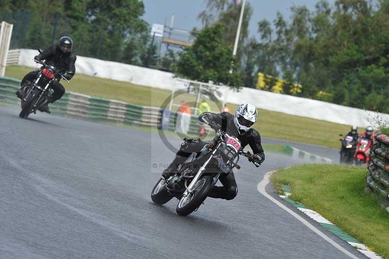 Mallory park Leicestershire;Mallory park photographs;Motorcycle action photographs;classic bikes;event digital images;eventdigitalimages;mallory park;no limits trackday;peter wileman photography;vintage bikes;vintage motorcycles;vmcc festival 1000 bikes