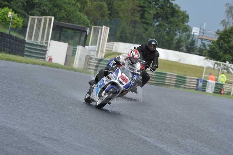 Mallory park Leicestershire;Mallory park photographs;Motorcycle action photographs;classic bikes;event digital images;eventdigitalimages;mallory park;no limits trackday;peter wileman photography;vintage bikes;vintage motorcycles;vmcc festival 1000 bikes