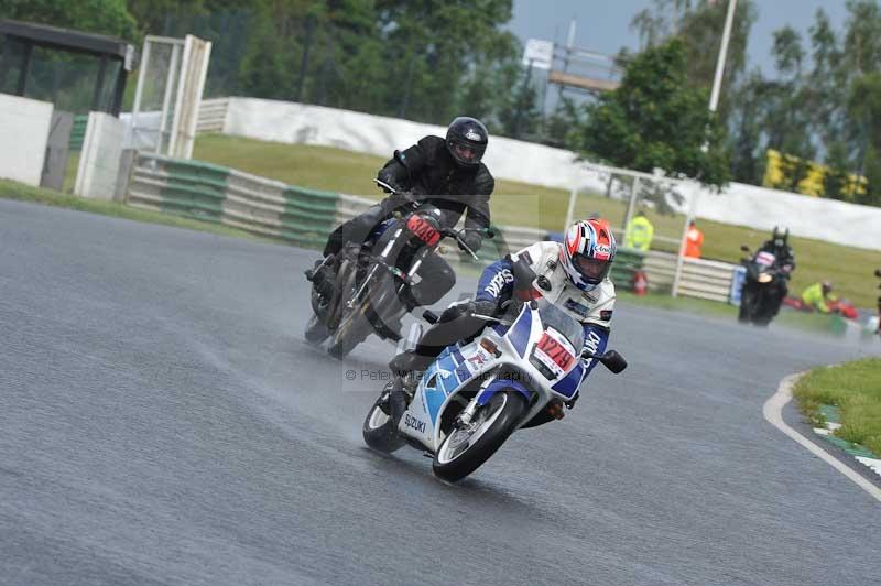 Mallory park Leicestershire;Mallory park photographs;Motorcycle action photographs;classic bikes;event digital images;eventdigitalimages;mallory park;no limits trackday;peter wileman photography;vintage bikes;vintage motorcycles;vmcc festival 1000 bikes