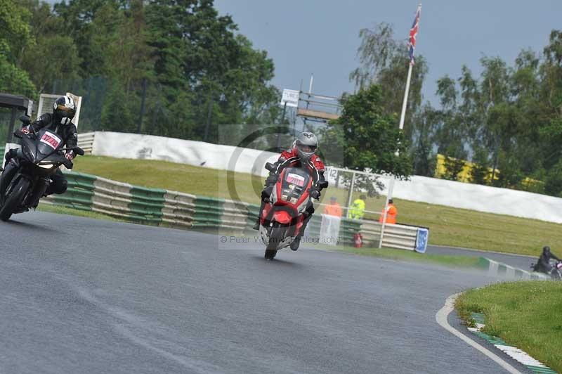Mallory park Leicestershire;Mallory park photographs;Motorcycle action photographs;classic bikes;event digital images;eventdigitalimages;mallory park;no limits trackday;peter wileman photography;vintage bikes;vintage motorcycles;vmcc festival 1000 bikes