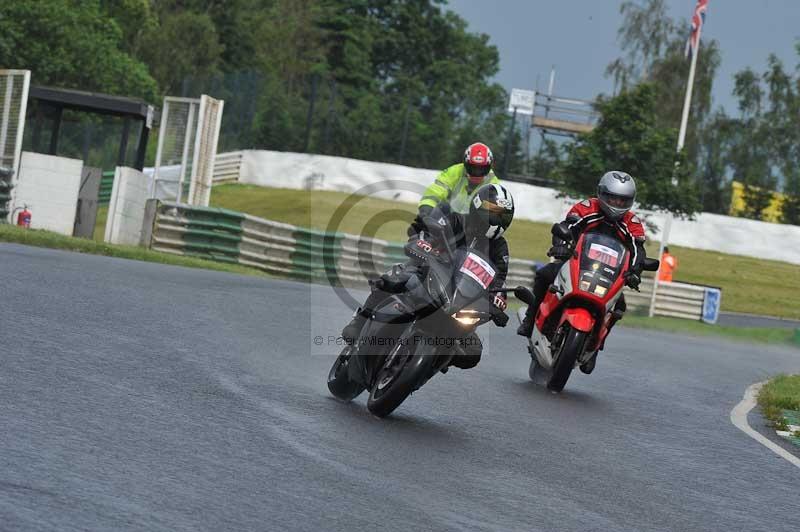 Mallory park Leicestershire;Mallory park photographs;Motorcycle action photographs;classic bikes;event digital images;eventdigitalimages;mallory park;no limits trackday;peter wileman photography;vintage bikes;vintage motorcycles;vmcc festival 1000 bikes