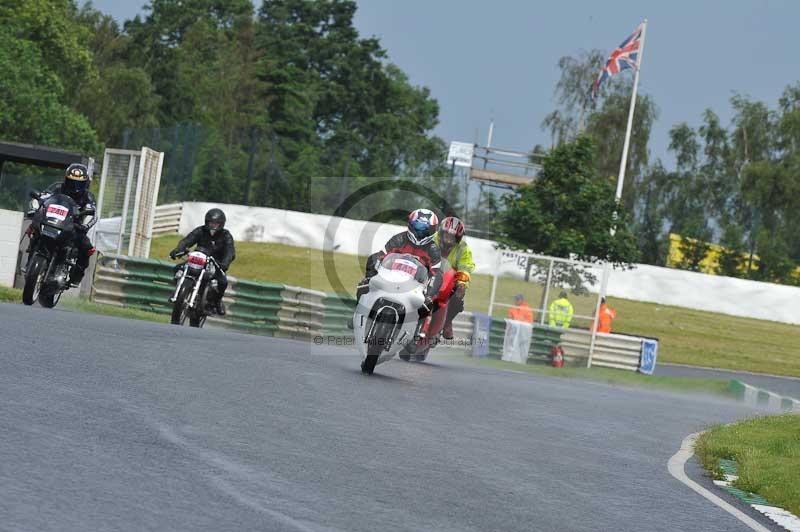 Mallory park Leicestershire;Mallory park photographs;Motorcycle action photographs;classic bikes;event digital images;eventdigitalimages;mallory park;no limits trackday;peter wileman photography;vintage bikes;vintage motorcycles;vmcc festival 1000 bikes