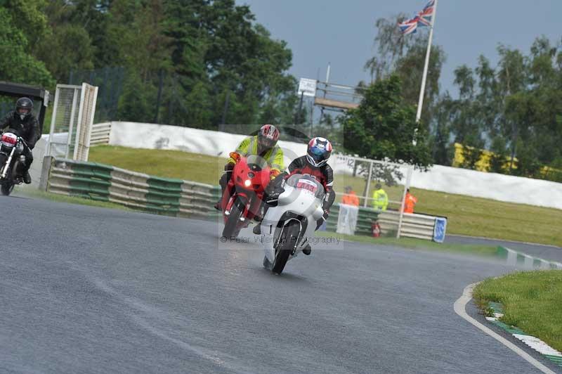 Mallory park Leicestershire;Mallory park photographs;Motorcycle action photographs;classic bikes;event digital images;eventdigitalimages;mallory park;no limits trackday;peter wileman photography;vintage bikes;vintage motorcycles;vmcc festival 1000 bikes