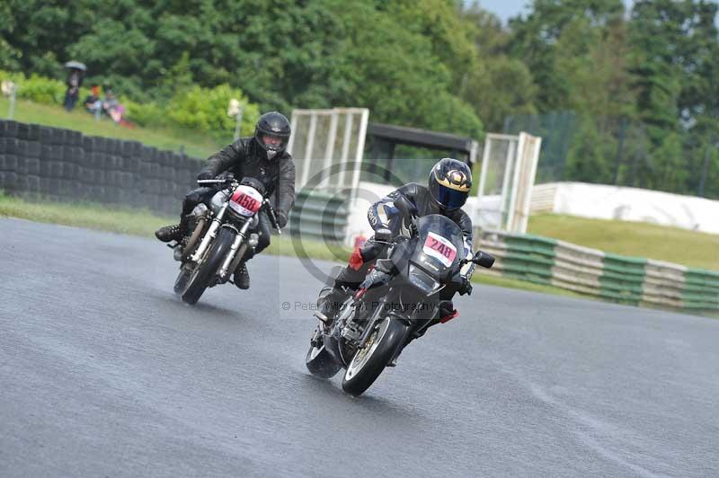 Mallory park Leicestershire;Mallory park photographs;Motorcycle action photographs;classic bikes;event digital images;eventdigitalimages;mallory park;no limits trackday;peter wileman photography;vintage bikes;vintage motorcycles;vmcc festival 1000 bikes