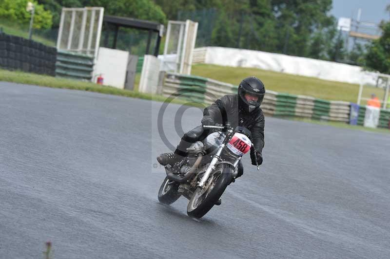 Mallory park Leicestershire;Mallory park photographs;Motorcycle action photographs;classic bikes;event digital images;eventdigitalimages;mallory park;no limits trackday;peter wileman photography;vintage bikes;vintage motorcycles;vmcc festival 1000 bikes