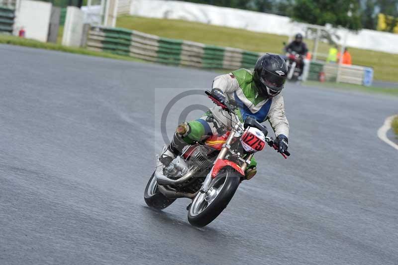 Mallory park Leicestershire;Mallory park photographs;Motorcycle action photographs;classic bikes;event digital images;eventdigitalimages;mallory park;no limits trackday;peter wileman photography;vintage bikes;vintage motorcycles;vmcc festival 1000 bikes