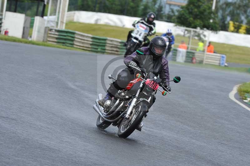 Mallory park Leicestershire;Mallory park photographs;Motorcycle action photographs;classic bikes;event digital images;eventdigitalimages;mallory park;no limits trackday;peter wileman photography;vintage bikes;vintage motorcycles;vmcc festival 1000 bikes