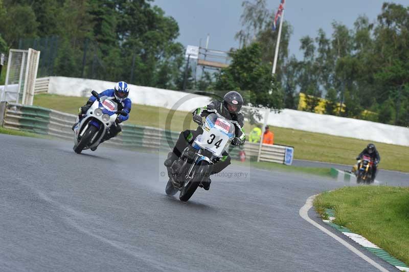 Mallory park Leicestershire;Mallory park photographs;Motorcycle action photographs;classic bikes;event digital images;eventdigitalimages;mallory park;no limits trackday;peter wileman photography;vintage bikes;vintage motorcycles;vmcc festival 1000 bikes