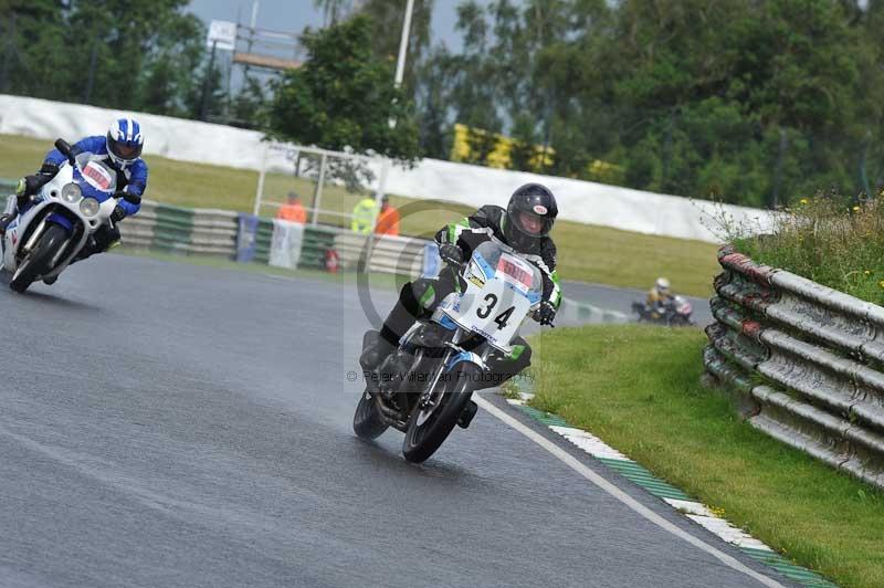 Mallory park Leicestershire;Mallory park photographs;Motorcycle action photographs;classic bikes;event digital images;eventdigitalimages;mallory park;no limits trackday;peter wileman photography;vintage bikes;vintage motorcycles;vmcc festival 1000 bikes