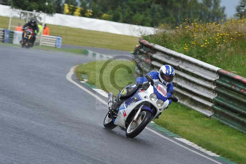 Mallory park Leicestershire;Mallory park photographs;Motorcycle action photographs;classic bikes;event digital images;eventdigitalimages;mallory park;no limits trackday;peter wileman photography;vintage bikes;vintage motorcycles;vmcc festival 1000 bikes