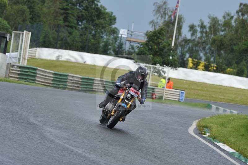 Mallory park Leicestershire;Mallory park photographs;Motorcycle action photographs;classic bikes;event digital images;eventdigitalimages;mallory park;no limits trackday;peter wileman photography;vintage bikes;vintage motorcycles;vmcc festival 1000 bikes