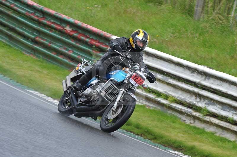 Mallory park Leicestershire;Mallory park photographs;Motorcycle action photographs;classic bikes;event digital images;eventdigitalimages;mallory park;no limits trackday;peter wileman photography;vintage bikes;vintage motorcycles;vmcc festival 1000 bikes