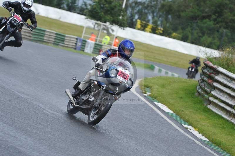 Mallory park Leicestershire;Mallory park photographs;Motorcycle action photographs;classic bikes;event digital images;eventdigitalimages;mallory park;no limits trackday;peter wileman photography;vintage bikes;vintage motorcycles;vmcc festival 1000 bikes