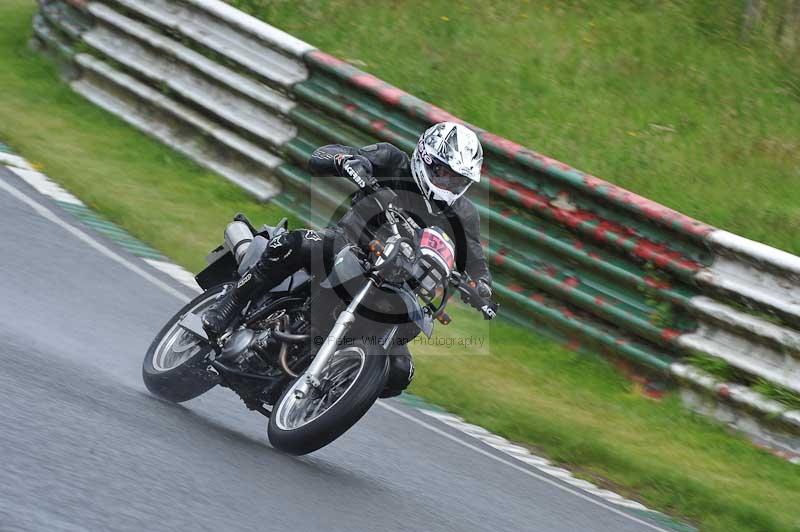 Mallory park Leicestershire;Mallory park photographs;Motorcycle action photographs;classic bikes;event digital images;eventdigitalimages;mallory park;no limits trackday;peter wileman photography;vintage bikes;vintage motorcycles;vmcc festival 1000 bikes