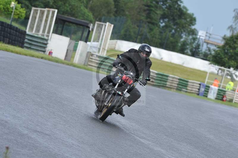 Mallory park Leicestershire;Mallory park photographs;Motorcycle action photographs;classic bikes;event digital images;eventdigitalimages;mallory park;no limits trackday;peter wileman photography;vintage bikes;vintage motorcycles;vmcc festival 1000 bikes