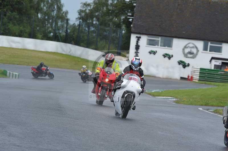 Mallory park Leicestershire;Mallory park photographs;Motorcycle action photographs;classic bikes;event digital images;eventdigitalimages;mallory park;no limits trackday;peter wileman photography;vintage bikes;vintage motorcycles;vmcc festival 1000 bikes