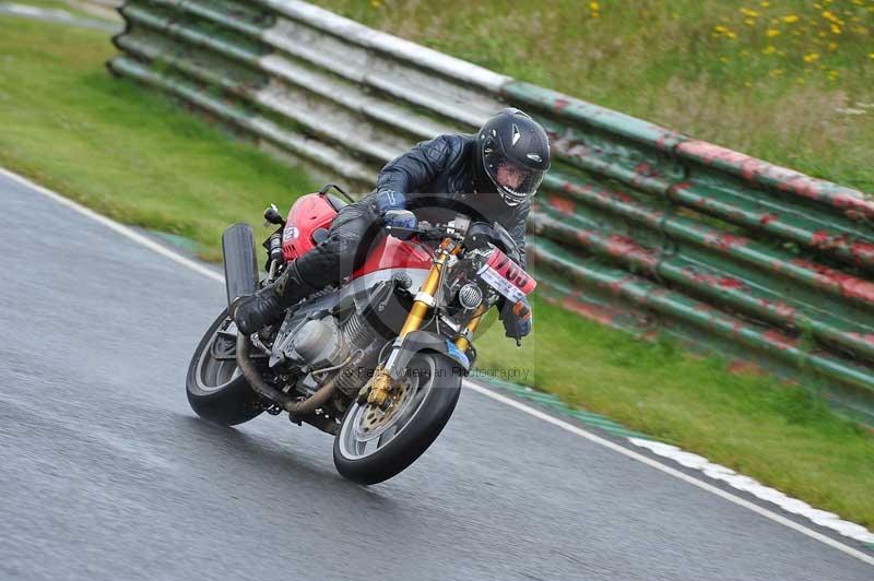 Mallory park Leicestershire;Mallory park photographs;Motorcycle action photographs;classic bikes;event digital images;eventdigitalimages;mallory park;no limits trackday;peter wileman photography;vintage bikes;vintage motorcycles;vmcc festival 1000 bikes