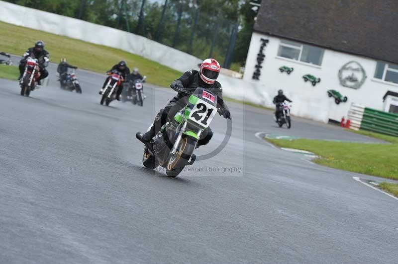 Mallory park Leicestershire;Mallory park photographs;Motorcycle action photographs;classic bikes;event digital images;eventdigitalimages;mallory park;no limits trackday;peter wileman photography;vintage bikes;vintage motorcycles;vmcc festival 1000 bikes