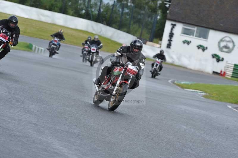 Mallory park Leicestershire;Mallory park photographs;Motorcycle action photographs;classic bikes;event digital images;eventdigitalimages;mallory park;no limits trackday;peter wileman photography;vintage bikes;vintage motorcycles;vmcc festival 1000 bikes