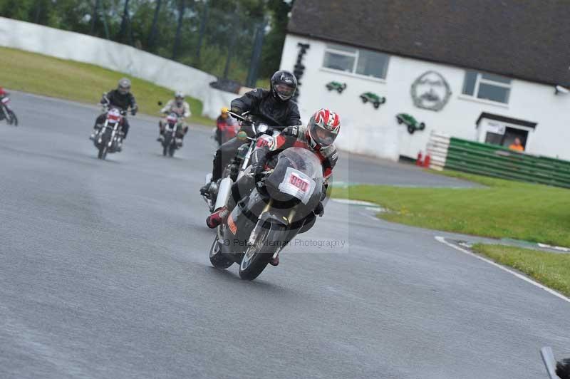 Mallory park Leicestershire;Mallory park photographs;Motorcycle action photographs;classic bikes;event digital images;eventdigitalimages;mallory park;no limits trackday;peter wileman photography;vintage bikes;vintage motorcycles;vmcc festival 1000 bikes