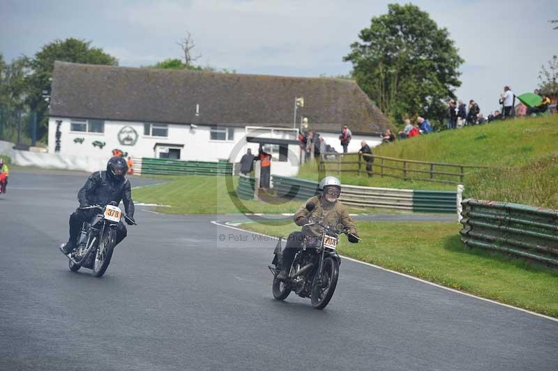 Mallory park Leicestershire;Mallory park photographs;Motorcycle action photographs;classic bikes;event digital images;eventdigitalimages;mallory park;no limits trackday;peter wileman photography;vintage bikes;vintage motorcycles;vmcc festival 1000 bikes