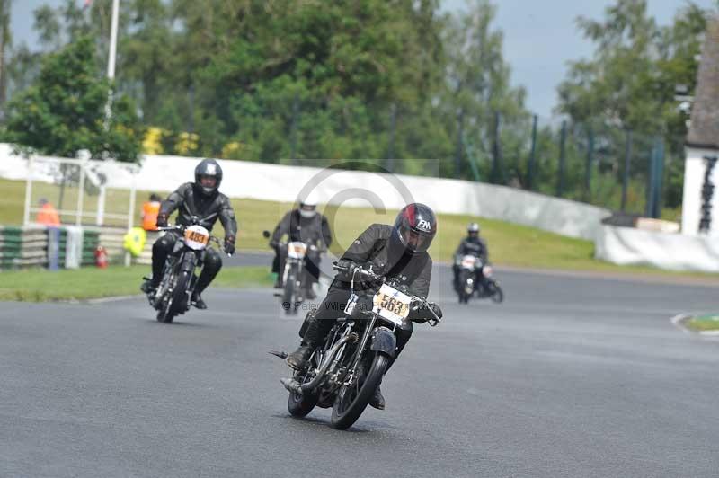 Mallory park Leicestershire;Mallory park photographs;Motorcycle action photographs;classic bikes;event digital images;eventdigitalimages;mallory park;no limits trackday;peter wileman photography;vintage bikes;vintage motorcycles;vmcc festival 1000 bikes