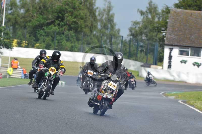 Mallory park Leicestershire;Mallory park photographs;Motorcycle action photographs;classic bikes;event digital images;eventdigitalimages;mallory park;no limits trackday;peter wileman photography;vintage bikes;vintage motorcycles;vmcc festival 1000 bikes