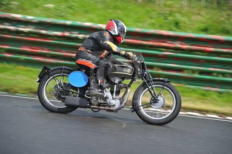 Mallory park Leicestershire;Mallory park photographs;Motorcycle action photographs;classic bikes;event digital images;eventdigitalimages;mallory park;no limits trackday;peter wileman photography;vintage bikes;vintage motorcycles;vmcc festival 1000 bikes