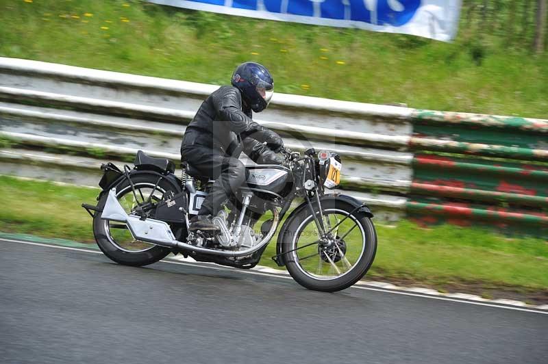 Mallory park Leicestershire;Mallory park photographs;Motorcycle action photographs;classic bikes;event digital images;eventdigitalimages;mallory park;no limits trackday;peter wileman photography;vintage bikes;vintage motorcycles;vmcc festival 1000 bikes