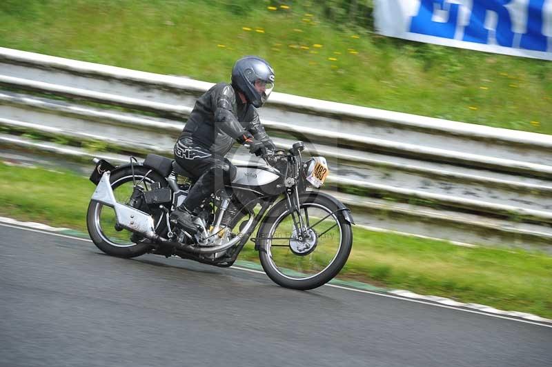 Mallory park Leicestershire;Mallory park photographs;Motorcycle action photographs;classic bikes;event digital images;eventdigitalimages;mallory park;no limits trackday;peter wileman photography;vintage bikes;vintage motorcycles;vmcc festival 1000 bikes